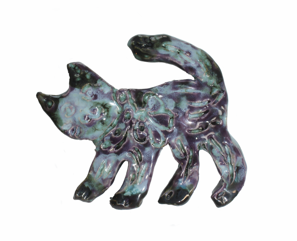 Iridescent cat brooch in Purple Moss