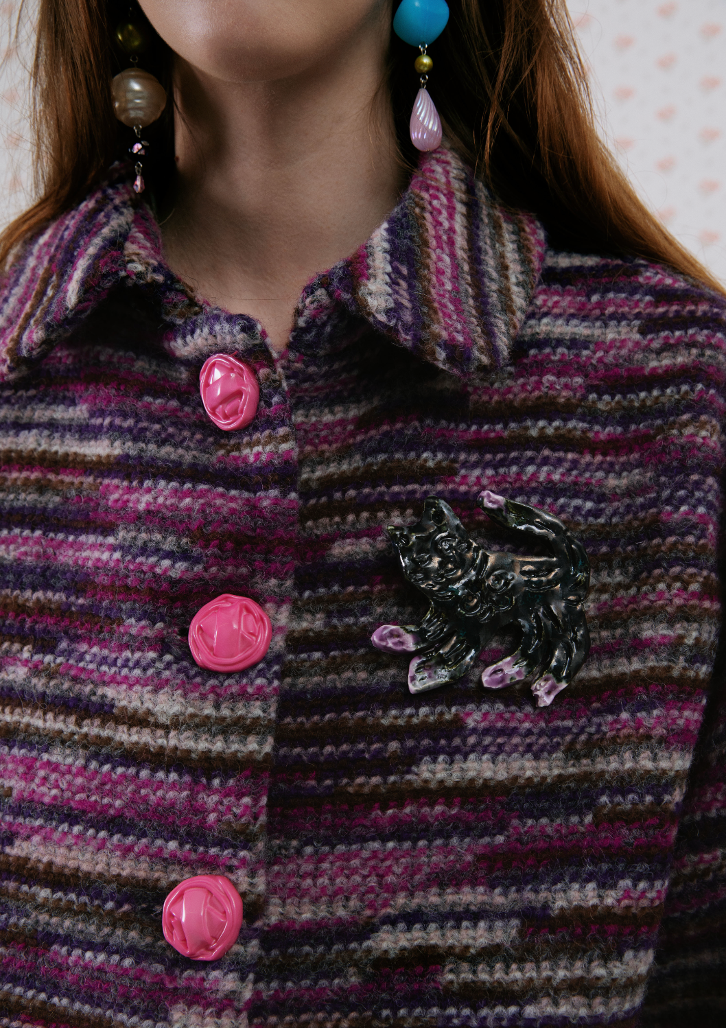 Iridescent cat brooch in Dark Amethyst
